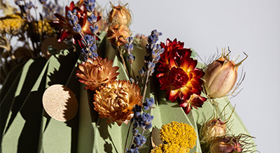 Papierurnen goetz urnfold naturschmuck vergaenglich trauerkultur nachhaltige Papierurne von urnfold und Goetz