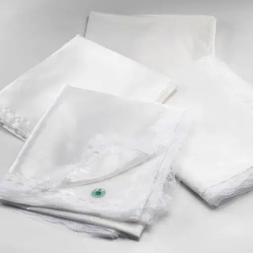 Verschiedene Laken für Bestatter, darunter Einweglaken aus Vlies und robuste Tragetücher.